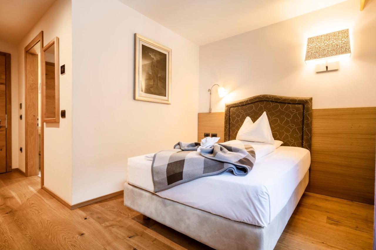 Hotel Cesa Tyrol Canazei Esterno foto