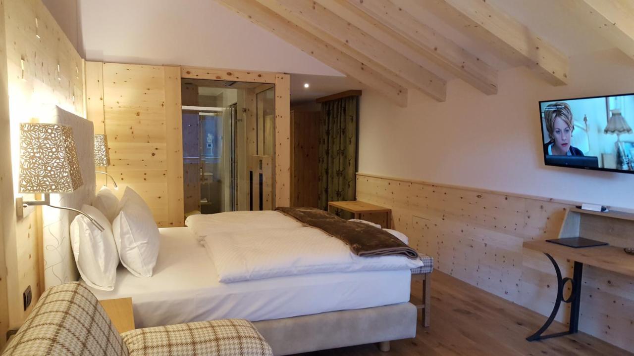 Hotel Cesa Tyrol Canazei Esterno foto