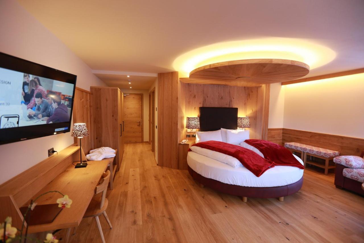 Hotel Cesa Tyrol Canazei Esterno foto