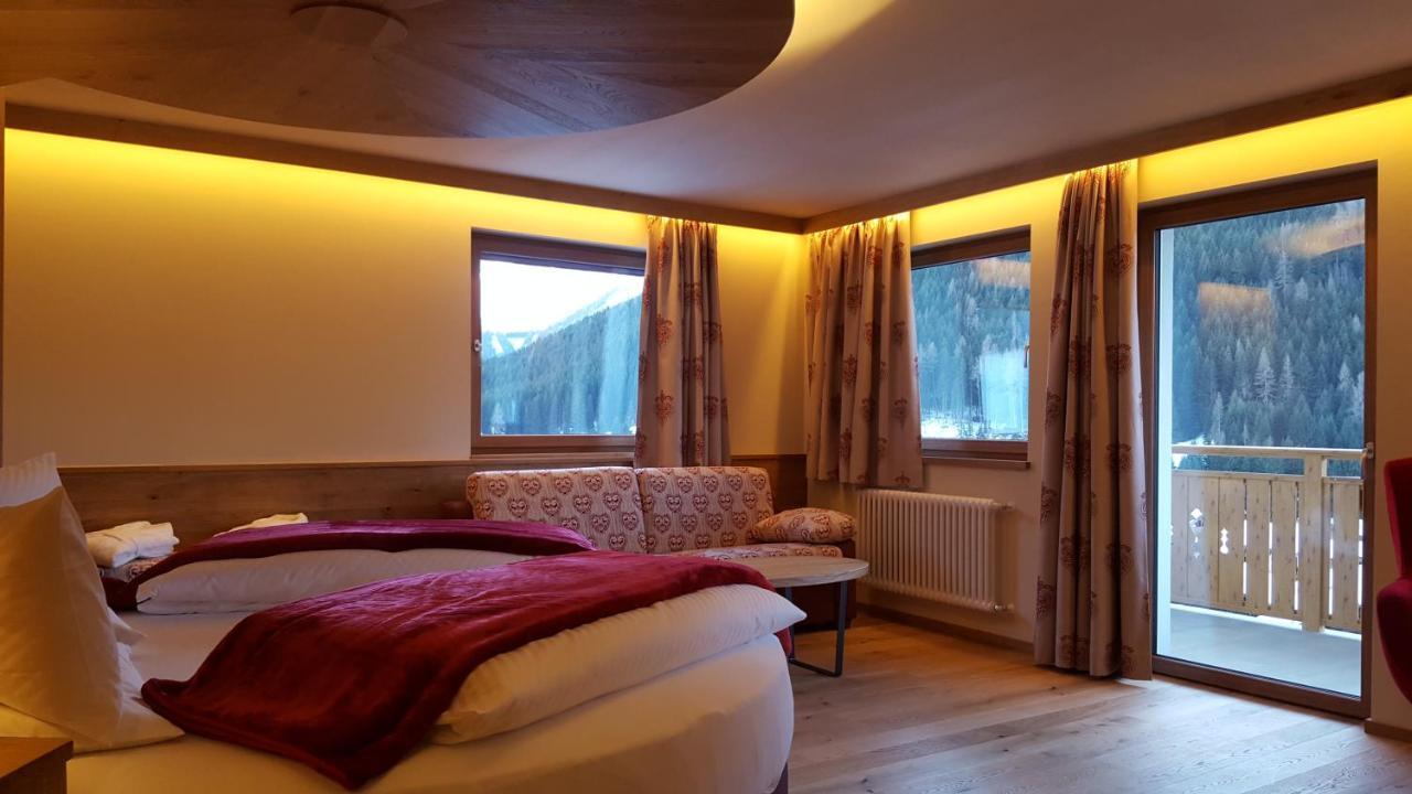 Hotel Cesa Tyrol Canazei Esterno foto