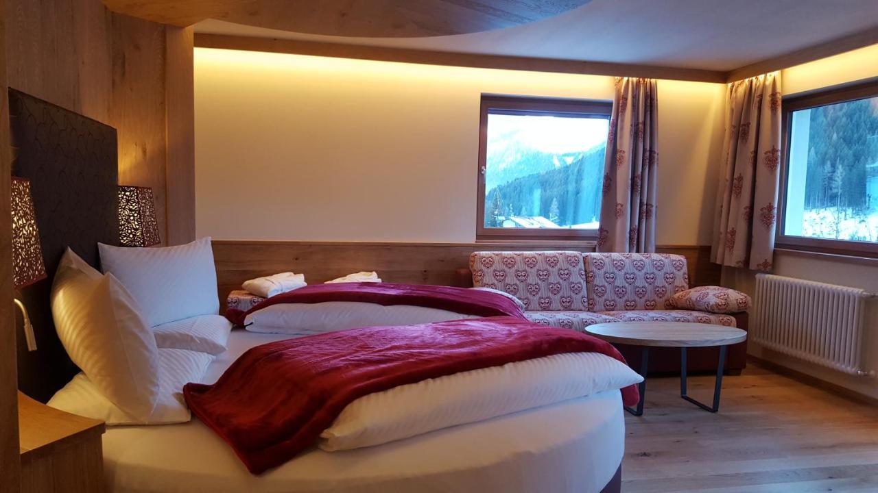 Hotel Cesa Tyrol Canazei Esterno foto