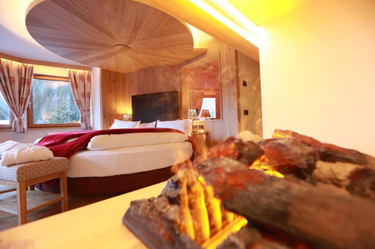Hotel Cesa Tyrol Canazei Esterno foto