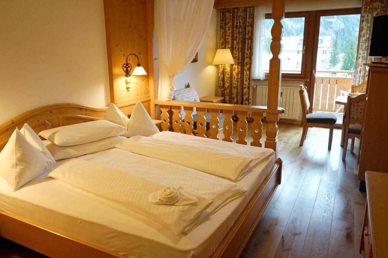 Hotel Cesa Tyrol Canazei Esterno foto