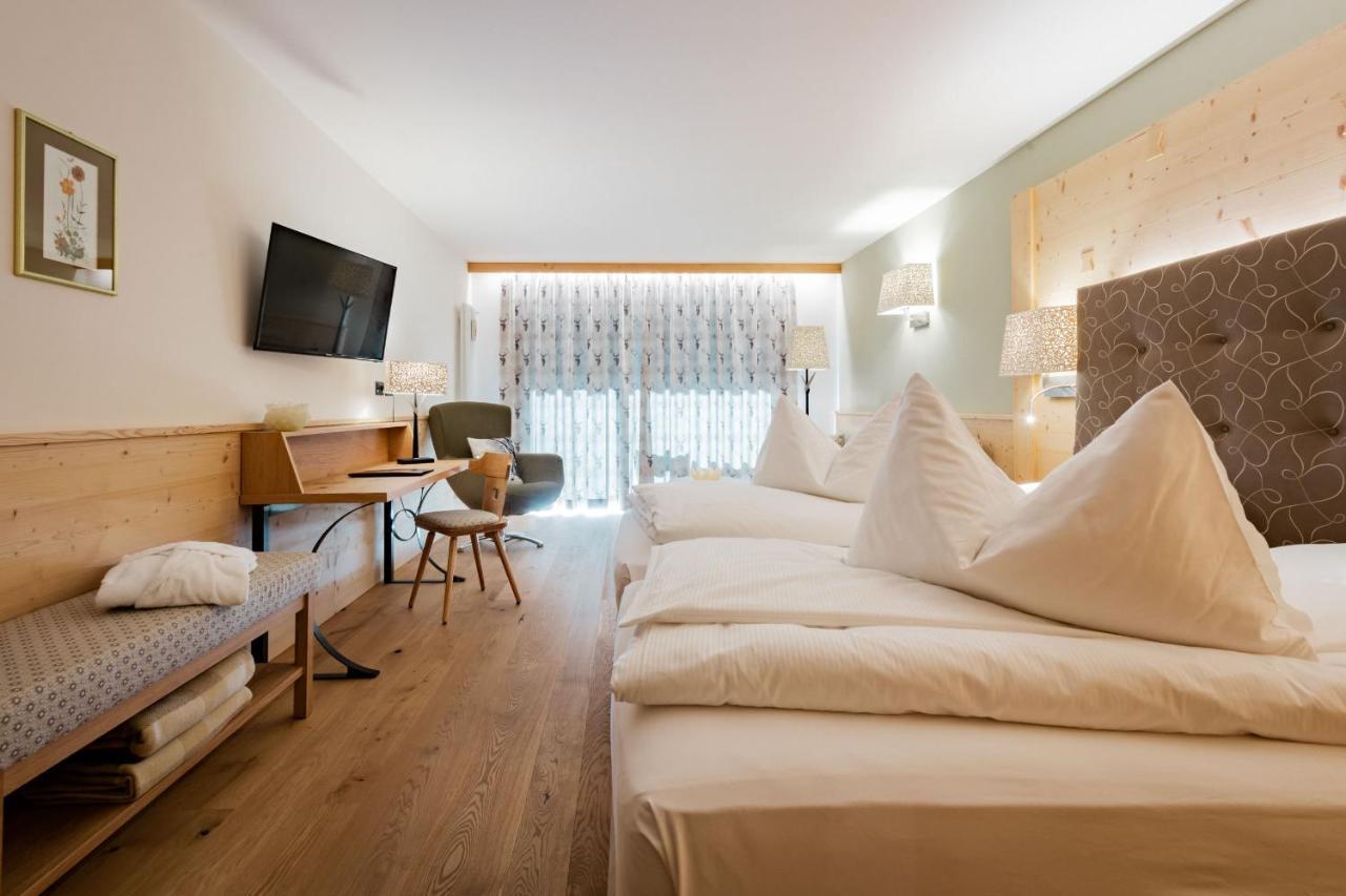 Hotel Cesa Tyrol Canazei Esterno foto