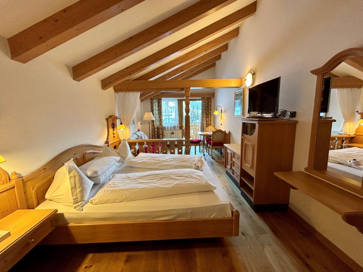Hotel Cesa Tyrol Canazei Esterno foto