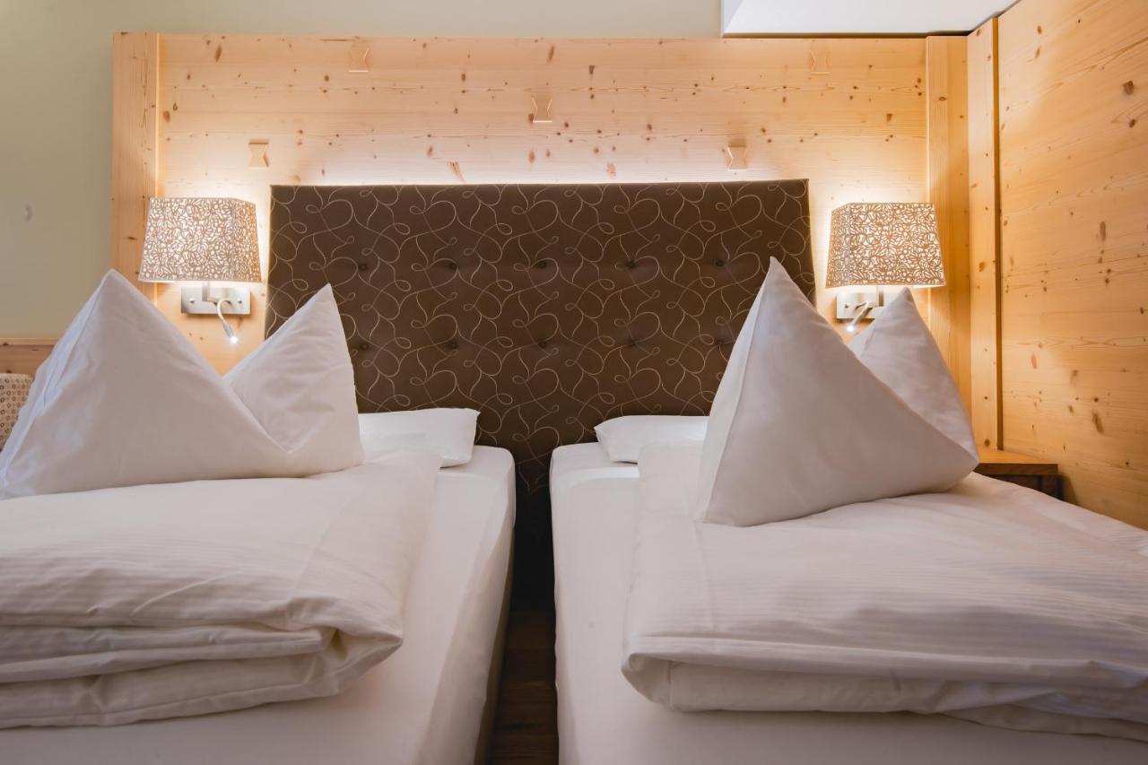 Hotel Cesa Tyrol Canazei Esterno foto