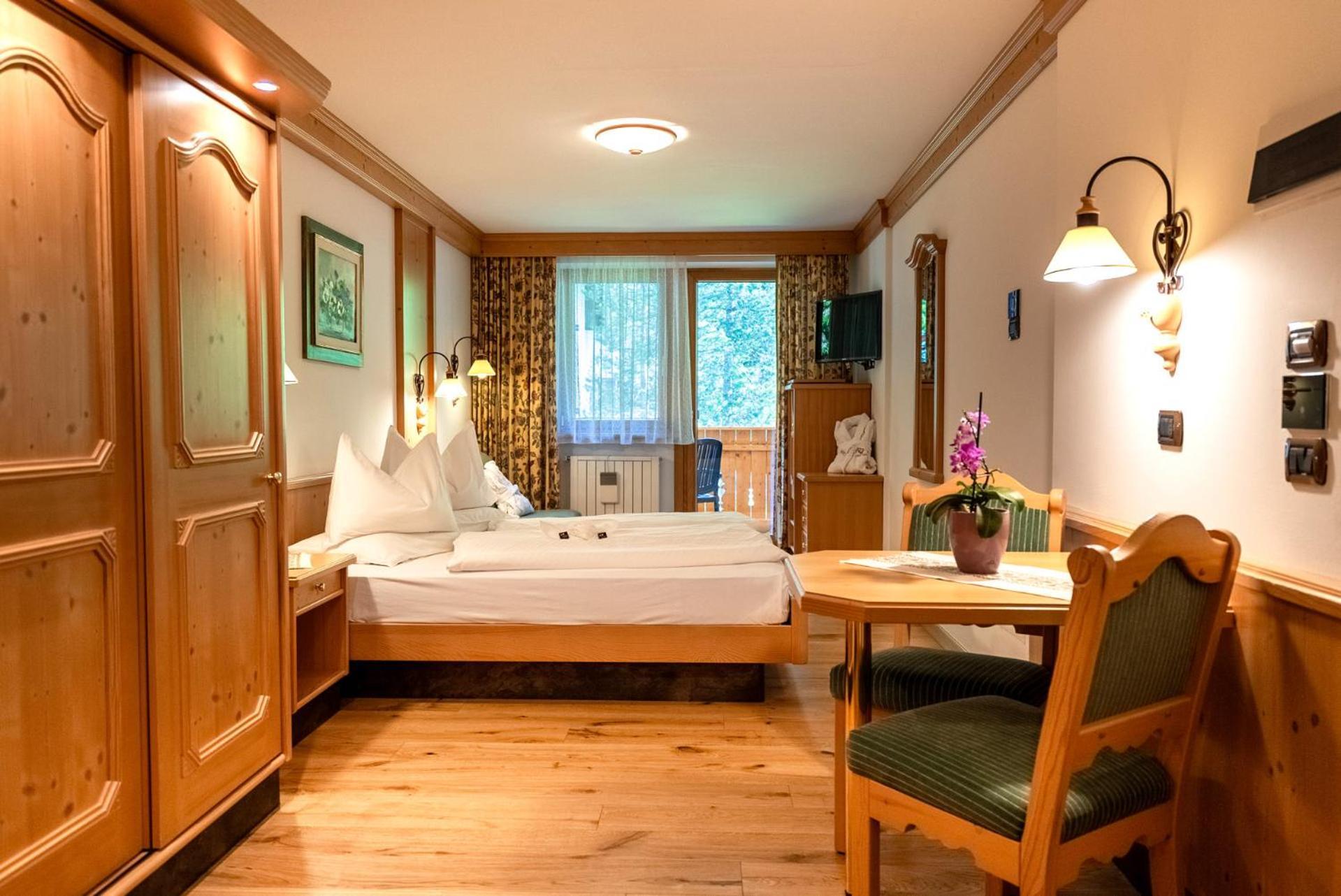 Hotel Cesa Tyrol Canazei Esterno foto