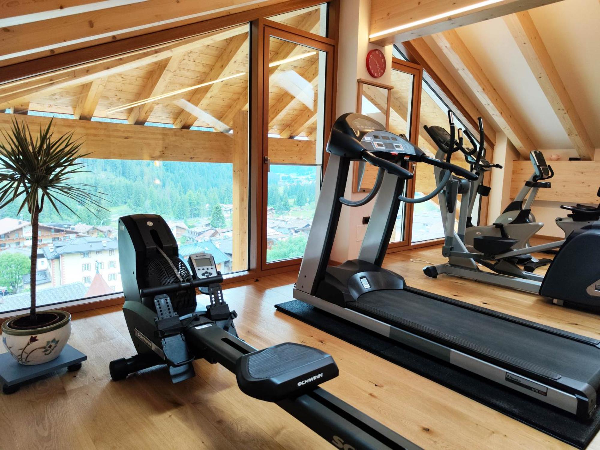 Hotel Cesa Tyrol Canazei Esterno foto
