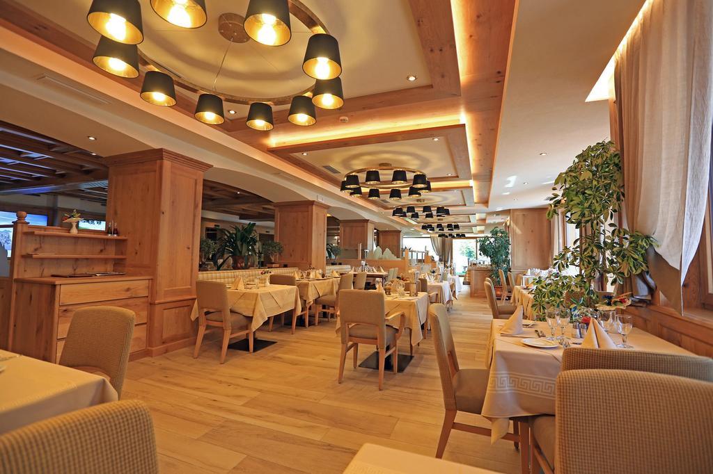 Hotel Cesa Tyrol Canazei Esterno foto