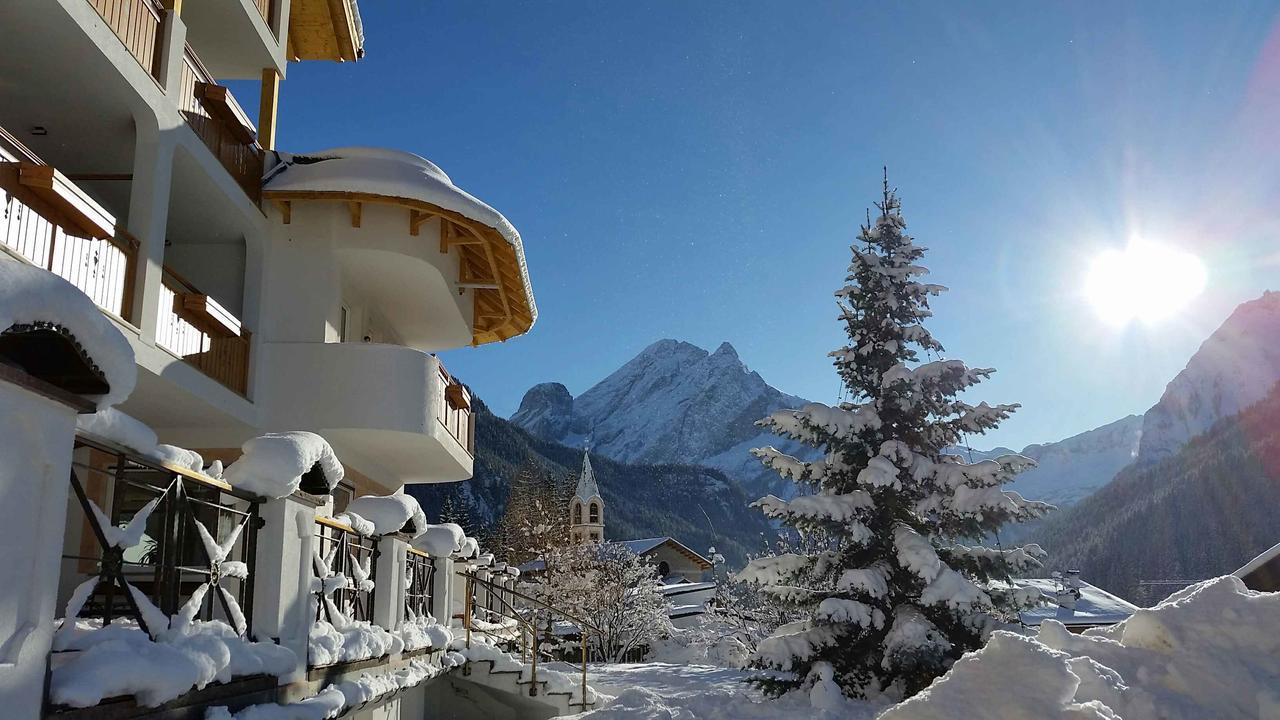Hotel Cesa Tyrol Canazei Esterno foto