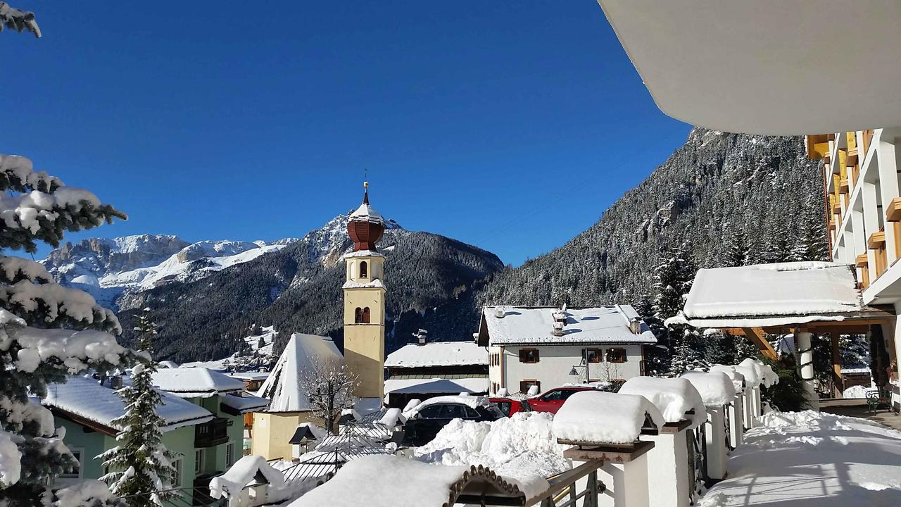 Hotel Cesa Tyrol Canazei Esterno foto