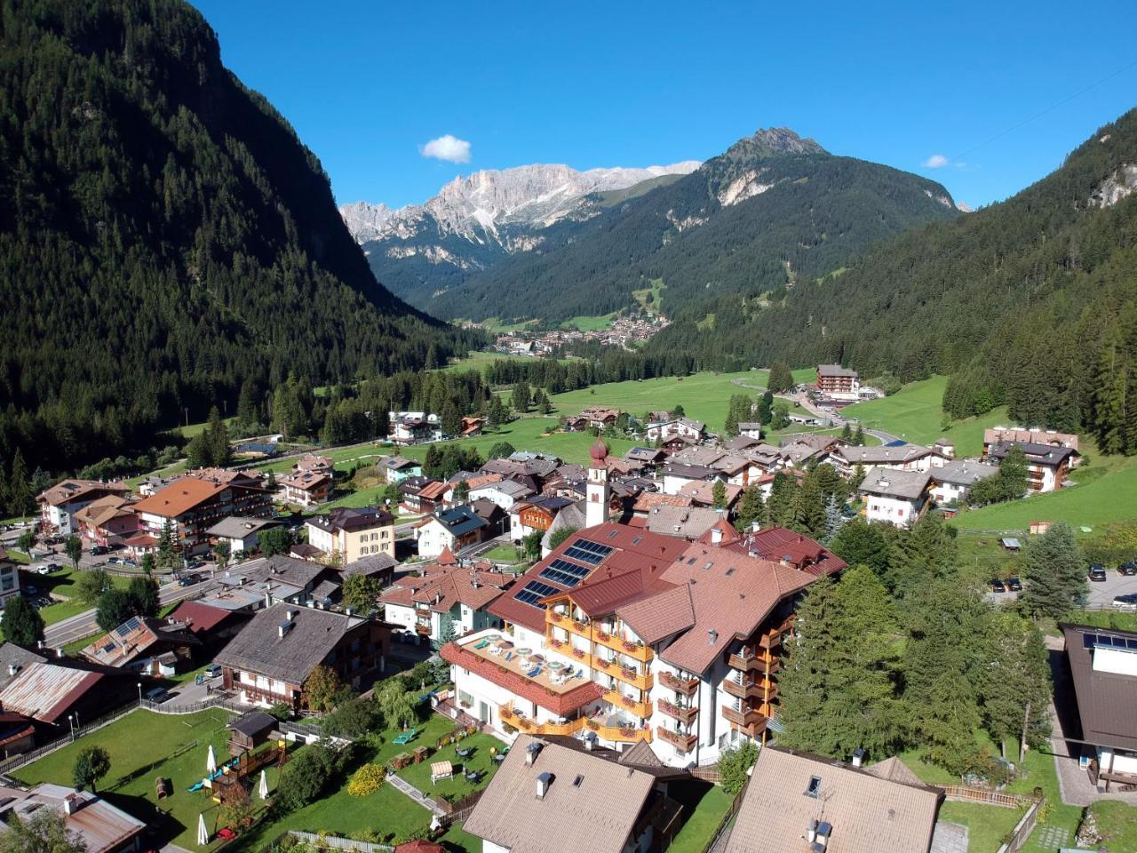 Hotel Cesa Tyrol Canazei Esterno foto