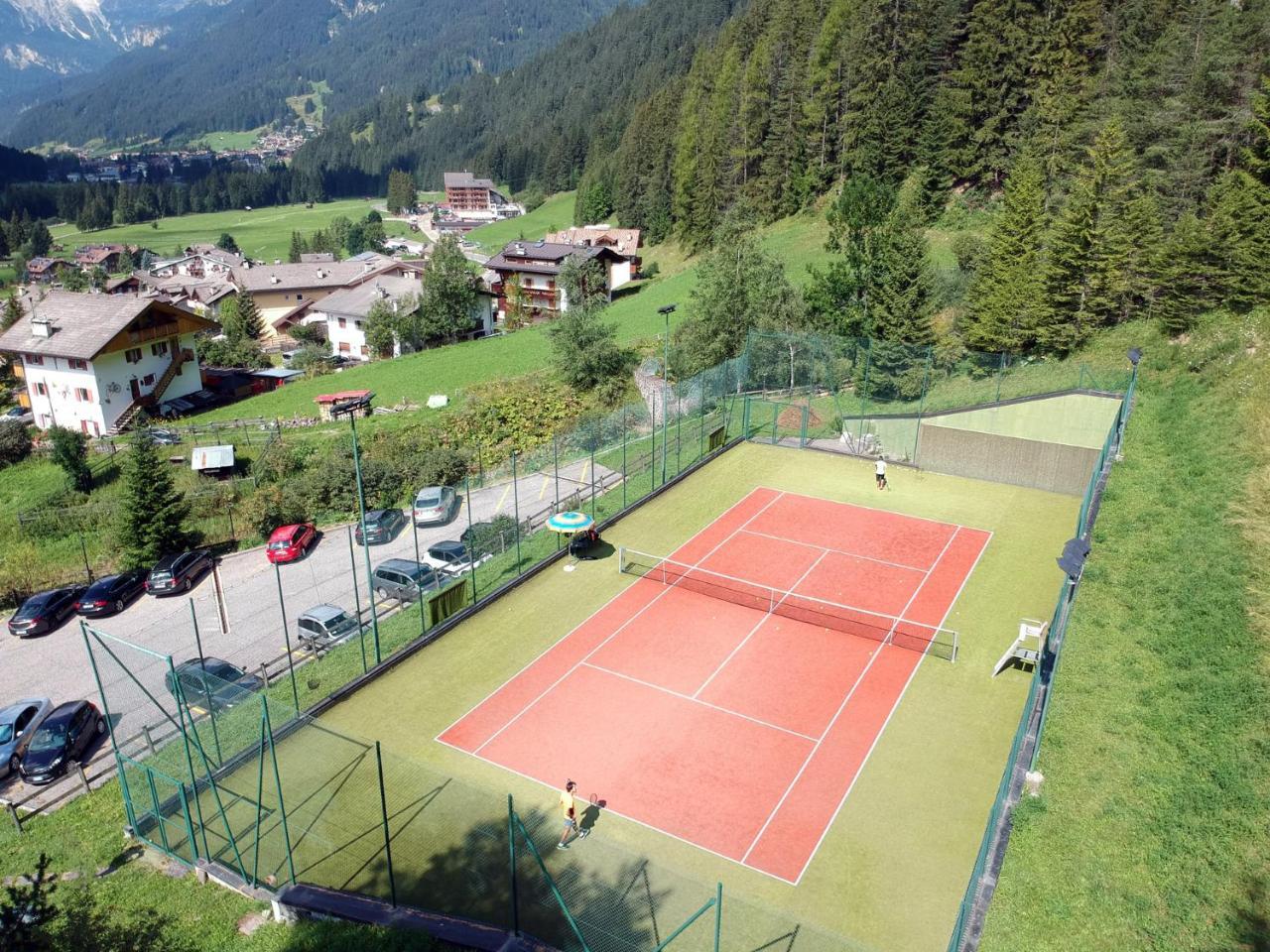 Hotel Cesa Tyrol Canazei Esterno foto
